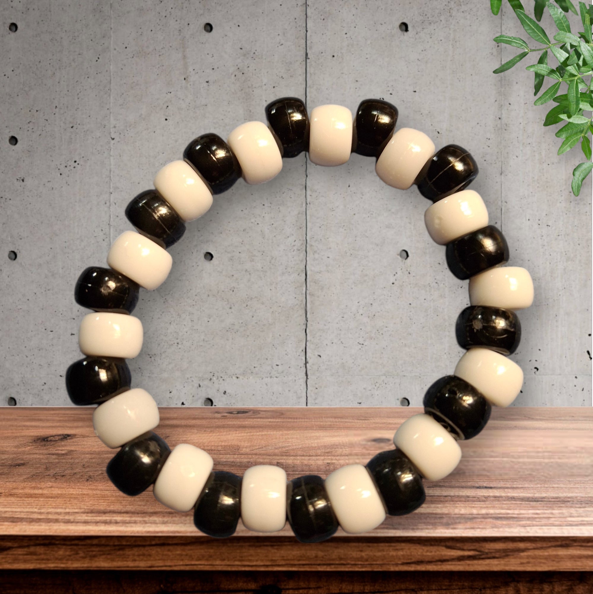 Black and White Plastic Round Bead Bracelet