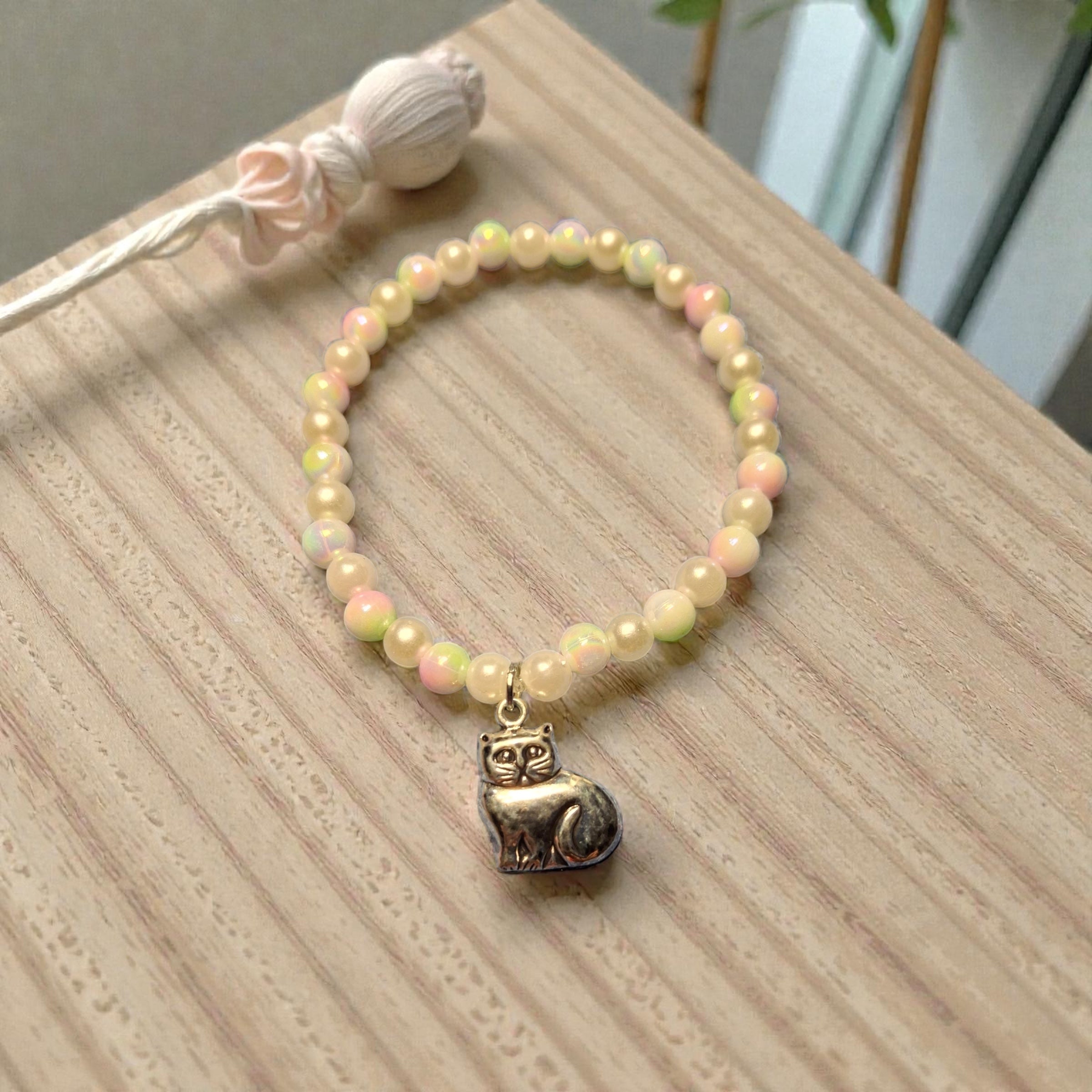 White Pearl Round Bracelet with Cat Charm